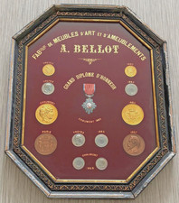 Lot Medailles dans un cadre. SUPER