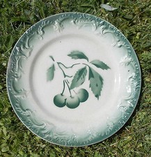 ANCIENNE ASSIETTE BARBOTINE CERISE