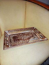 Beau plateau en bois massif vieilli  et sculpté , fait main