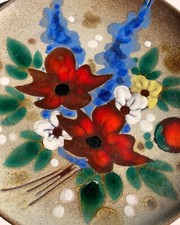 Assiette murale en poterie