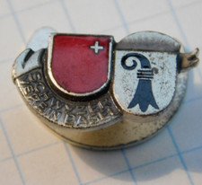 vintage INSIGNE DRAPEAU SUISSE huguenin LOCLE boutonnière schweizer verein BASEL