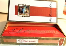 Ancienne boite a Cigare "Diplomates", Bois Décor Papier, avec 3 cigares