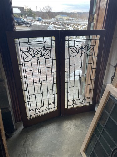 Sg4911 two antique leaded - av,