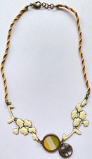 KENZO COLLIER FLEUR EN MÉTAL ÉMAILLÉ AVEC PASSEMENTERIE SIGNÉ LUXE VINTAGE MODE