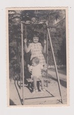 Photo-carte bébé sur balançoire et jeune fille baby girl jeu d'antan