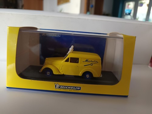 Renault juvaquatre - 1/43,