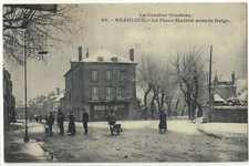 BEAULIEU (19) - La place Marbot sous la neige