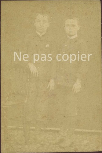Deux enfants vers 1890 - enfants,