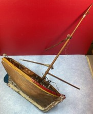 Bateau voilier de bassin vers1960 - jouet ancien bois, à restaurer pour initié