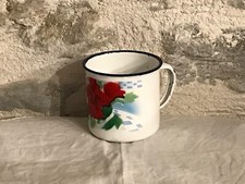 Tasse en tôle émaillée