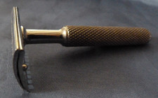 LE BARBU Manufacture Française Armes et Cycles.  RASOIR RARE-OLD RAZOR