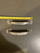 Lot 2 poignées de meuble