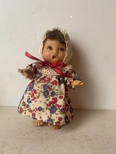 ancienne petite poupée