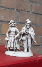 Figurine Porcelaine Allemande Couple mendiants Marque couronne 3938