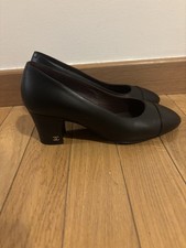 Escarpins Noirs Chanel Pointure 38  Très Bon État ( Porté une Seule Fois ) .