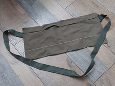 Une bandoulière porte chargeur tissu militaire FAMAS vide dater 1988 militaria.