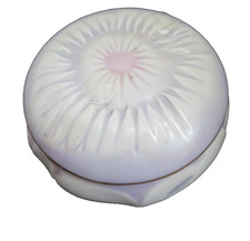 CAMILLE   THARAUD  boite / bonbonnière  en  porcelaine de Limoges signée