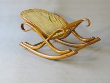 Repose-pieds à bascule THONET dit « flâneuse ». Ca. 1910