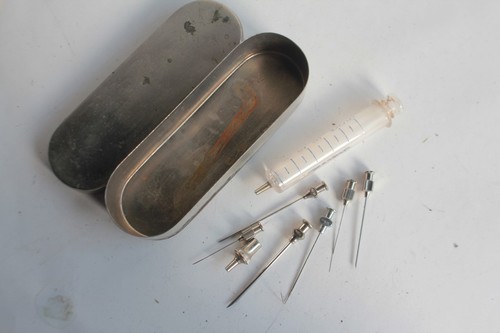 Ancienne seringue médicale