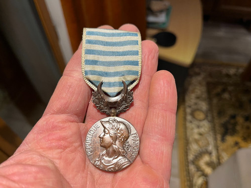 Medaille levant fabrication - du,