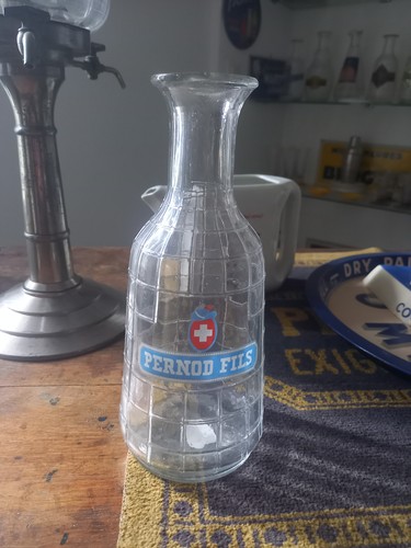 Ancienne carafe grillagée
