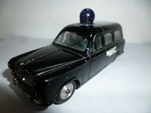 Peu courante 403 break - courante, police