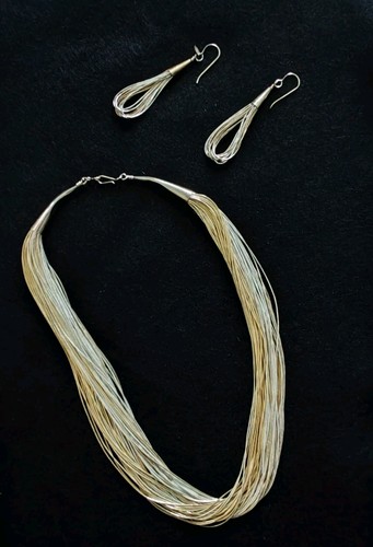Collier ses boucles en - et,