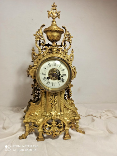 Pendule style neogothique