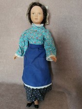 Ancienne et grande poupée