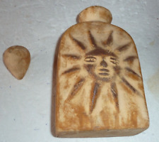 flacon africain en terre cuite à décor d'un soleil souriant inspiré de Cocteau