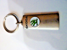 PORTE-CLES VOITURES   SKODA/  ARGENTE    /   RARE  /  2