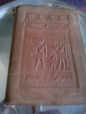 Couvre livre ancien en cuir