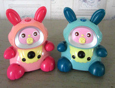 Deux jouets interactifs Lapins