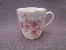 Tasse ancienne en porcelaine