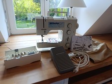 Bernina 1000 Designer Entièrement Fonctionnelle, Vendue comme Sur Photos 