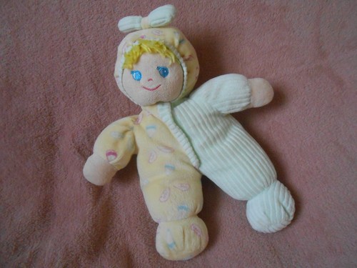 Doudou peluche poupée jaune