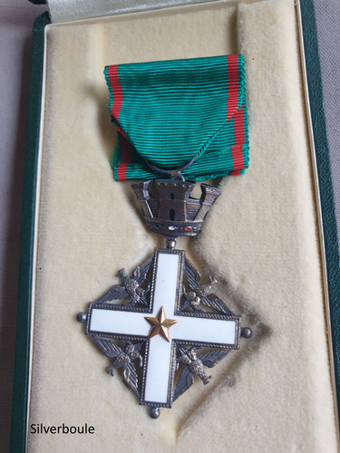 Chevalier ordre national - chevalier,