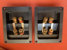 Une Paire de double borniers rectangulaires, contacts dorés, pour 2 enceintes