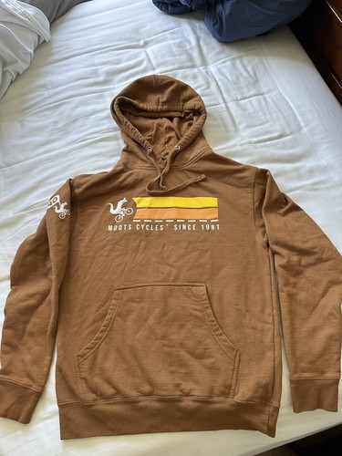 Moots 40th anniv - 40th, pullover
