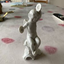 SUJET EN PORCELAINE DE CAPODIMONTE - N COURONNÉ - ANGE MUSICIEN