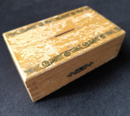 Boîte bois tirelire - , en