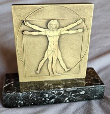 Plaque en bronze sur socle