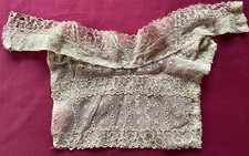 Dentelle ancienne, Col