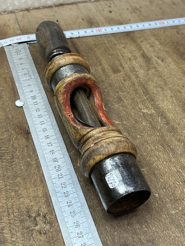 Bouchonneuse old tool - bouchonneuse, outil