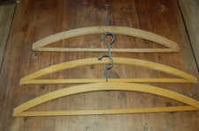 Lot de 3 cintres anciens en