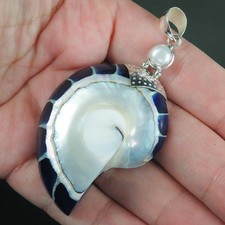 Grand pendentif coquillage et
