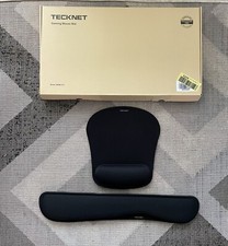 Repose-poignet et tapis de