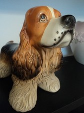 Objet de décoration vintage: Grand chien cocker Américain en céramique émaillée.