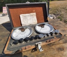 Voltmètre Ampèremètre Ancien Valise en bois en bon état dans sa boite d'origine 