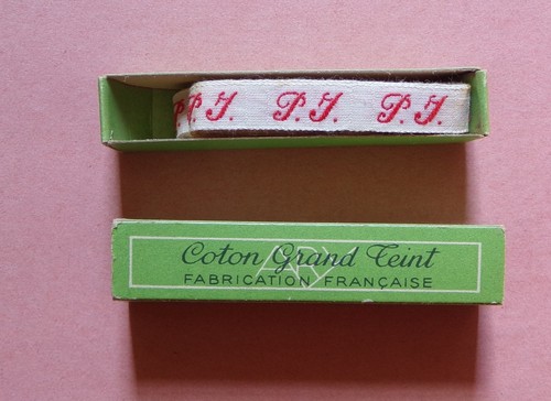 Mercerie ancienne boite - §,